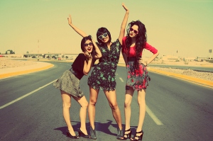 friends-fun-girls-happy-three-girls-Favim.com-74826